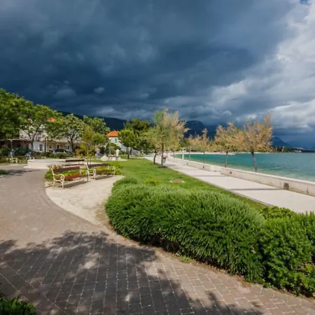 A1 - Modern Luxury W 2 Balconies & Sea View *
