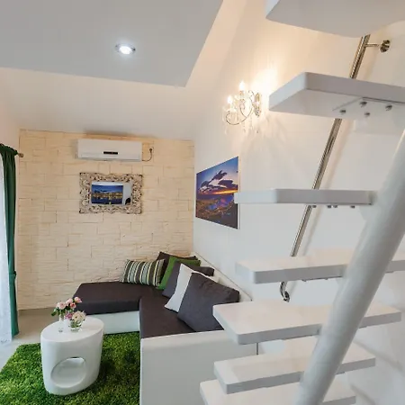 Apartman A1 - Modern Luxury W 2 Balconies & Sea View Kaštel Stari